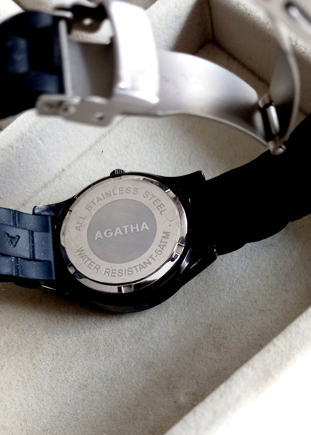 Watch Agatha Paris - Image 2